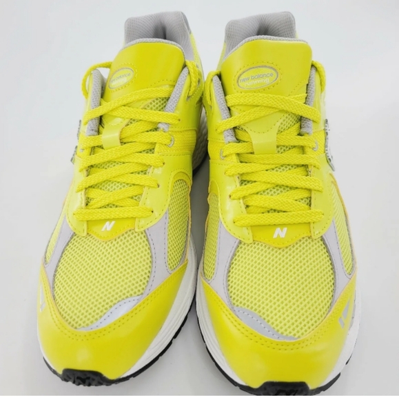 - New Balance 2002R Yellow Lime M2002RLC Men\'s Size 8 women\'s 10 Running